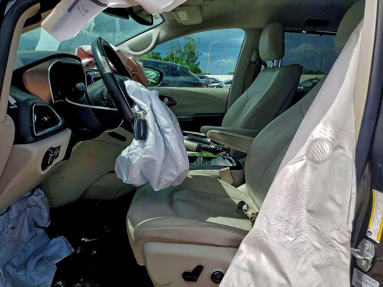 2017 Chrysler Pacifica Touring L Plus - Фото 7