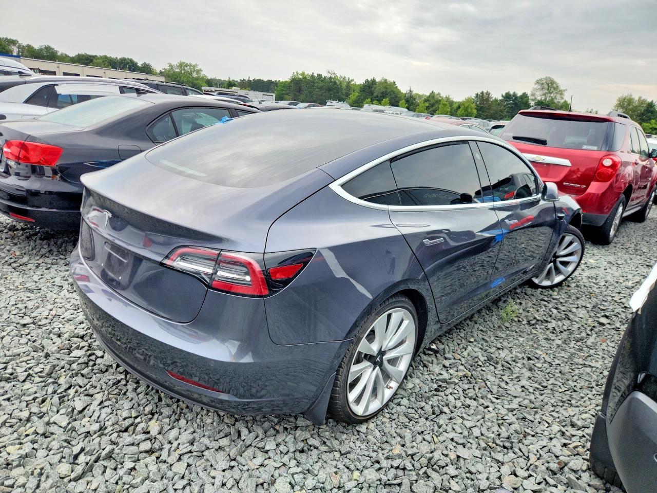 2018 Tesla Model 3 - Фото 3