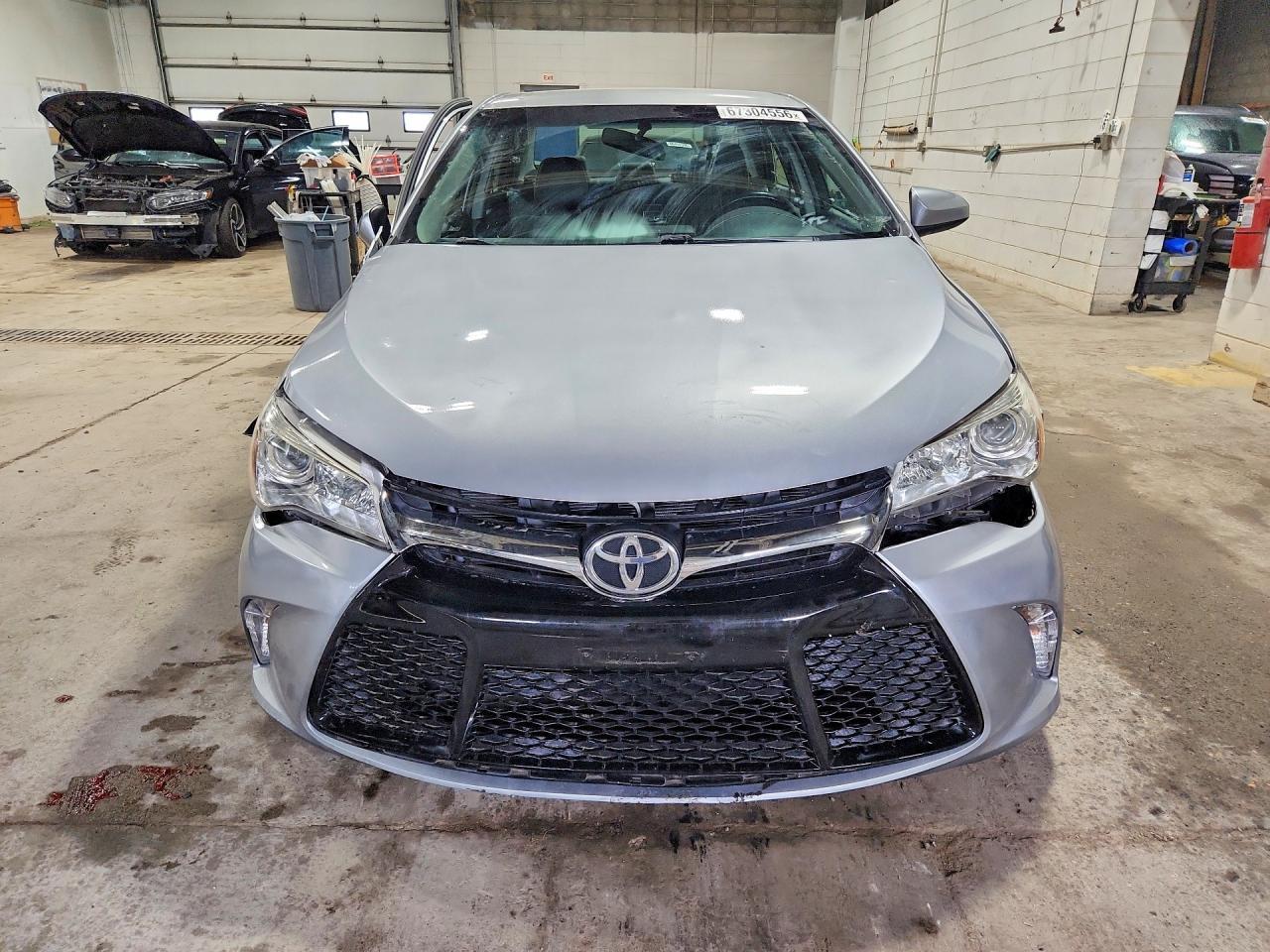 2016 Toyota Camry Se - Фото 5