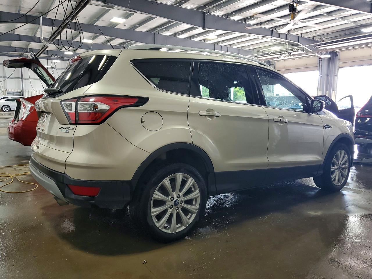 2017 Ford Escape Titanium - Фото 3