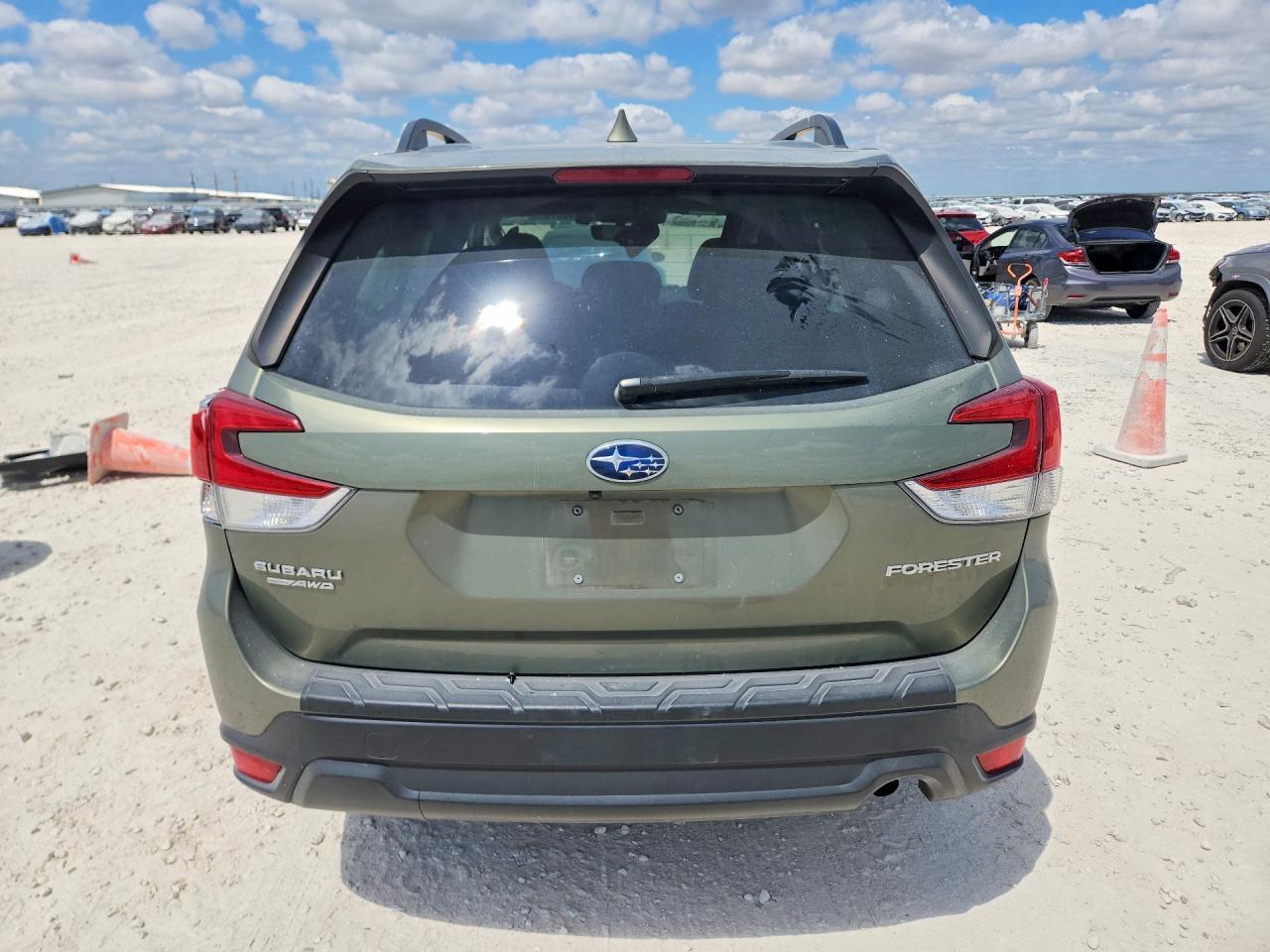 2021 Subaru Forester Premium - Image 6