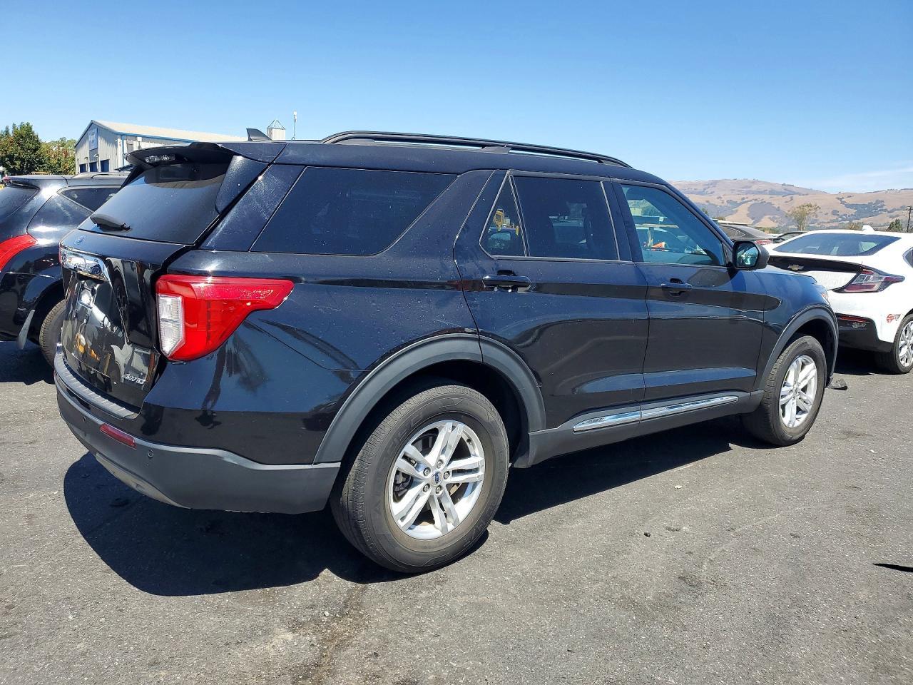 2023 Ford Explorer Xlt - Image 3