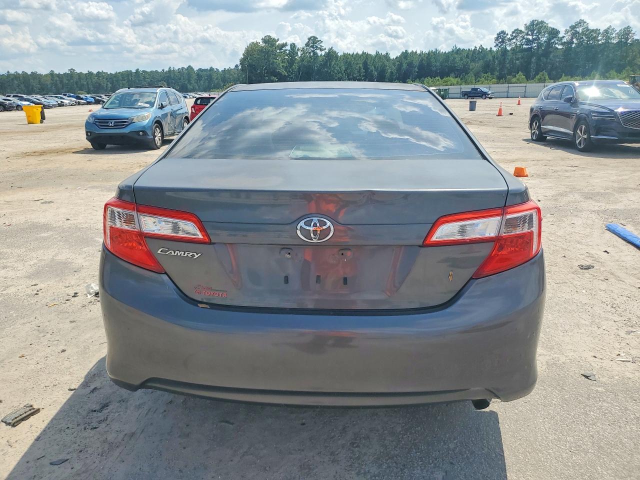2012 Toyota Camry L - Фото 6