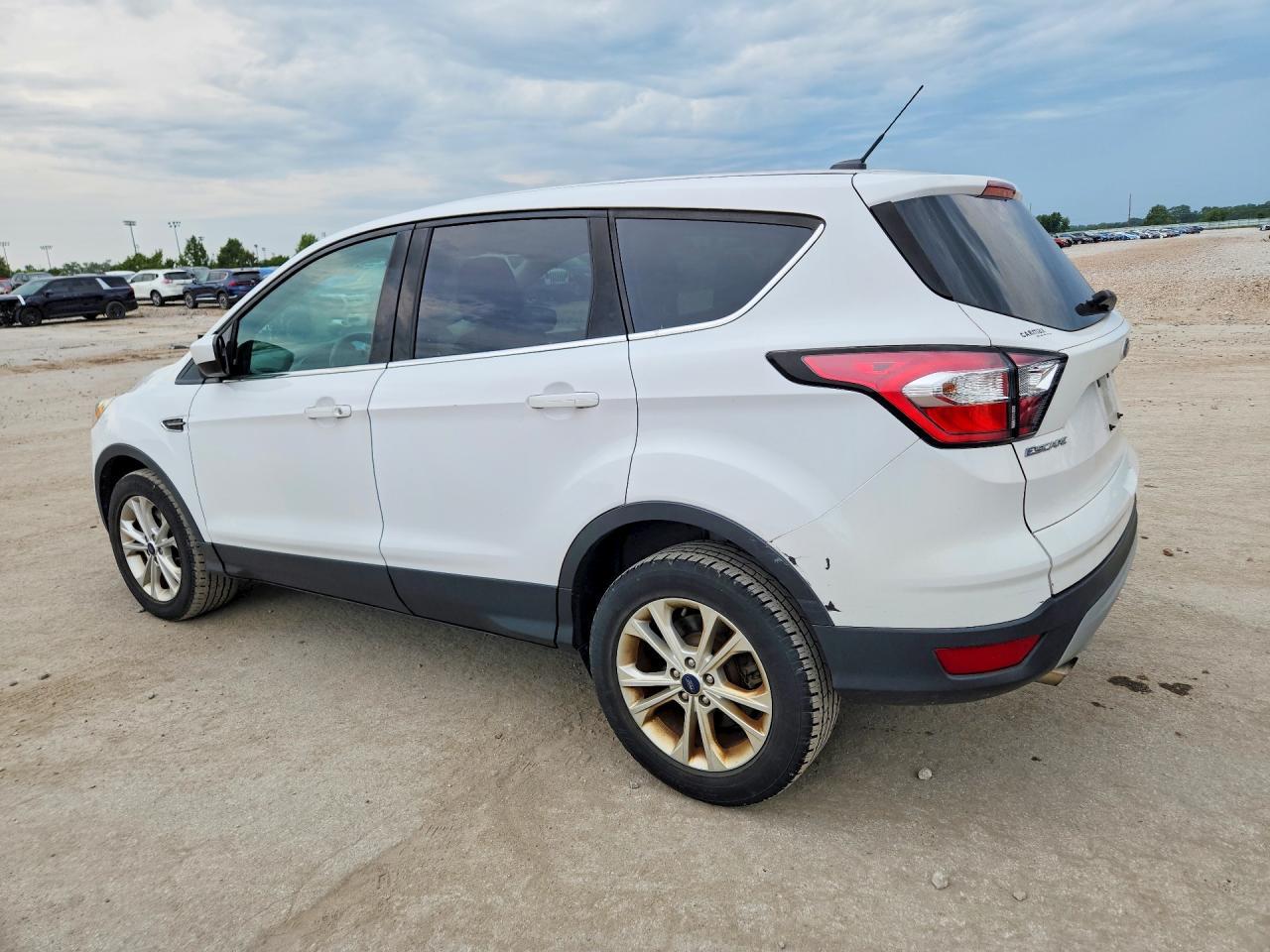 2017 Ford Escape Se - Фото 2