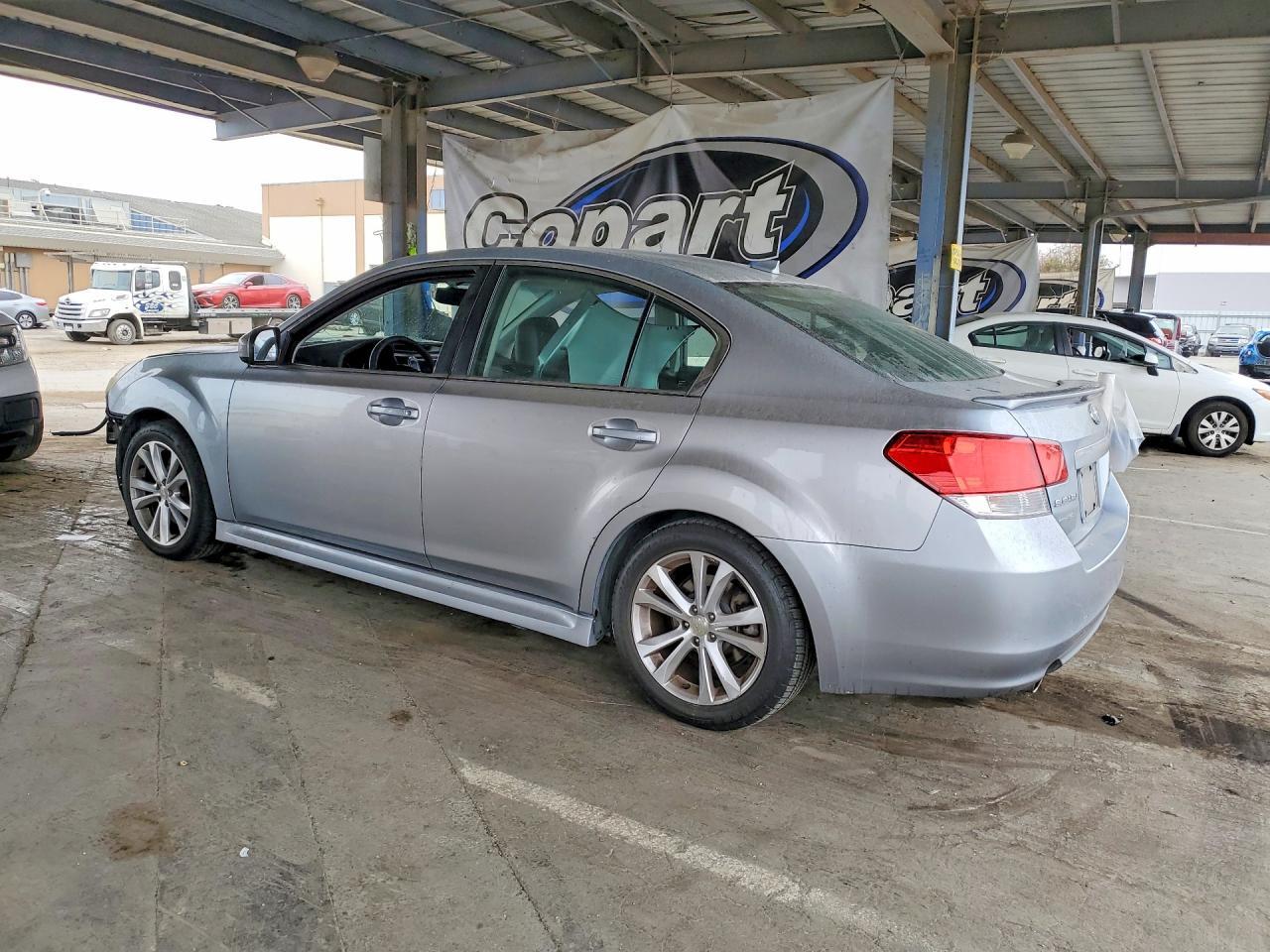 2013 Subaru Legacy 3.6R Limited - Фото 2