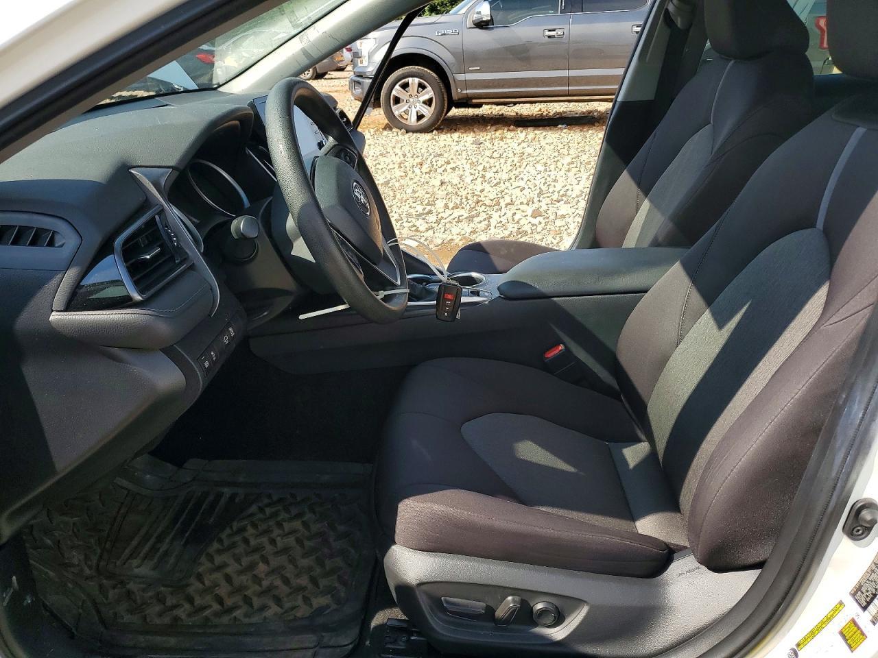 2022 Toyota Camry Le - Фото 7
