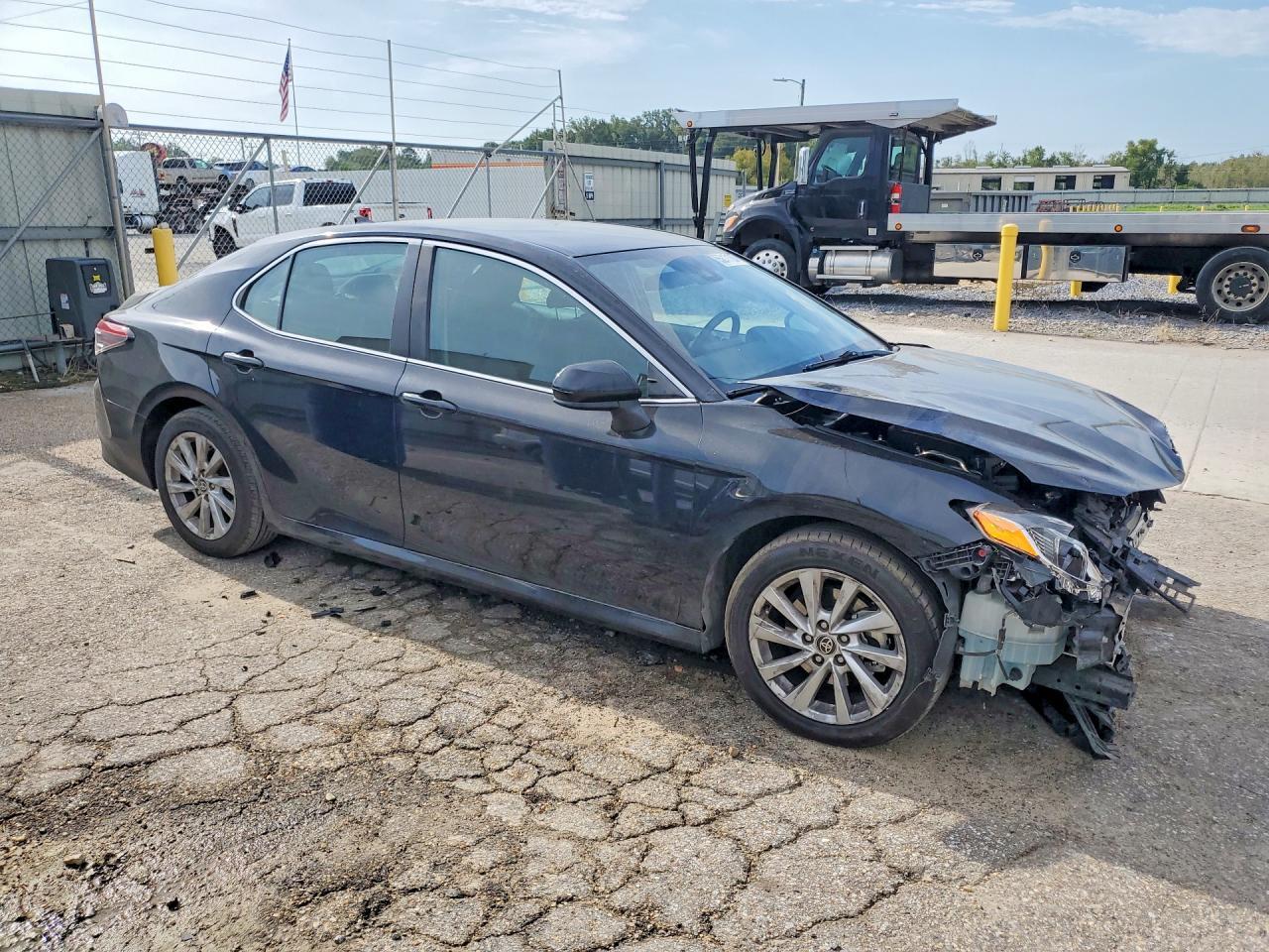 2021 Toyota Camry Le - Фото 4