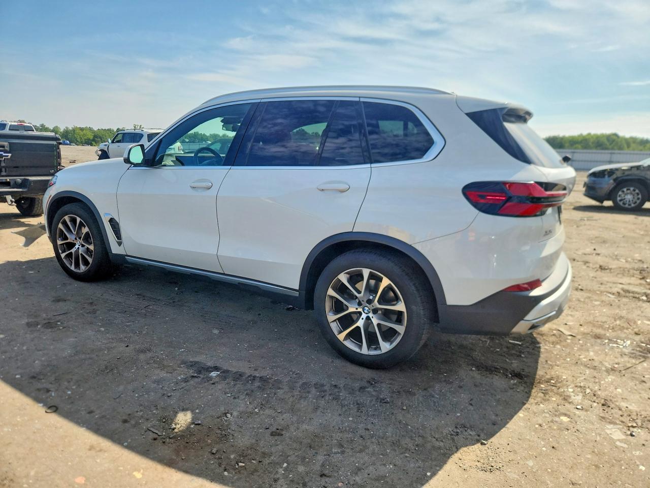 2025 BMW X5 xDrive40I - Image 2