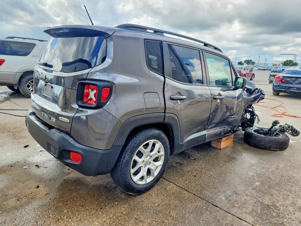 2017 Jeep Renegade Latitude - Image 3