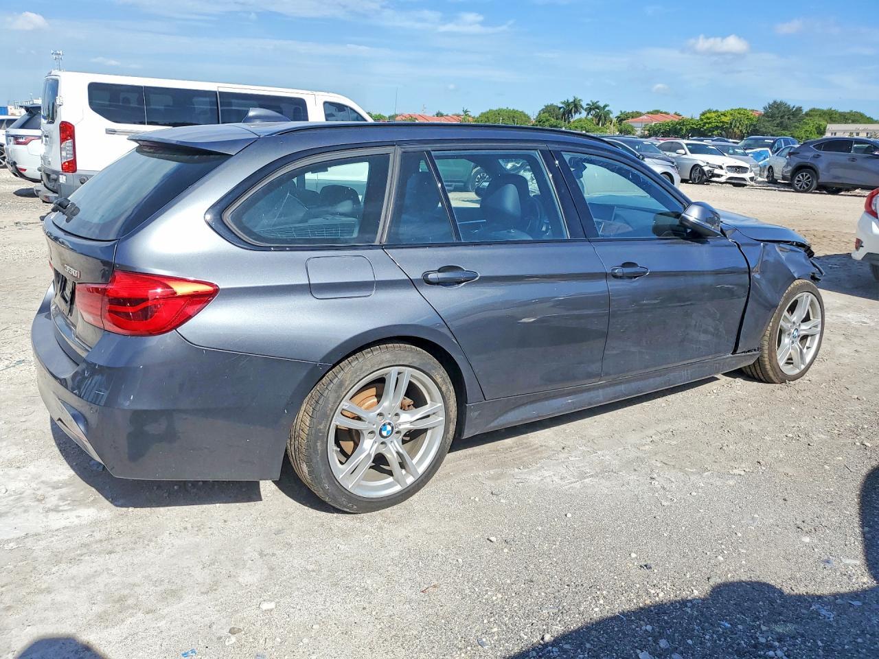 2017 BMW 330 Xi - Фото 3