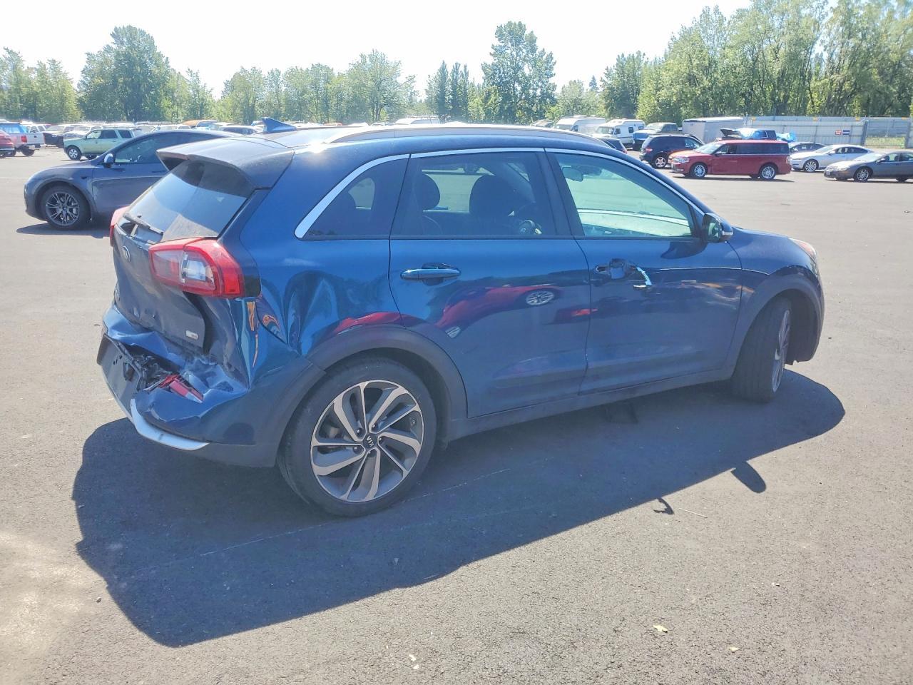 2017 Kia Niro Ex Touring - Image 3