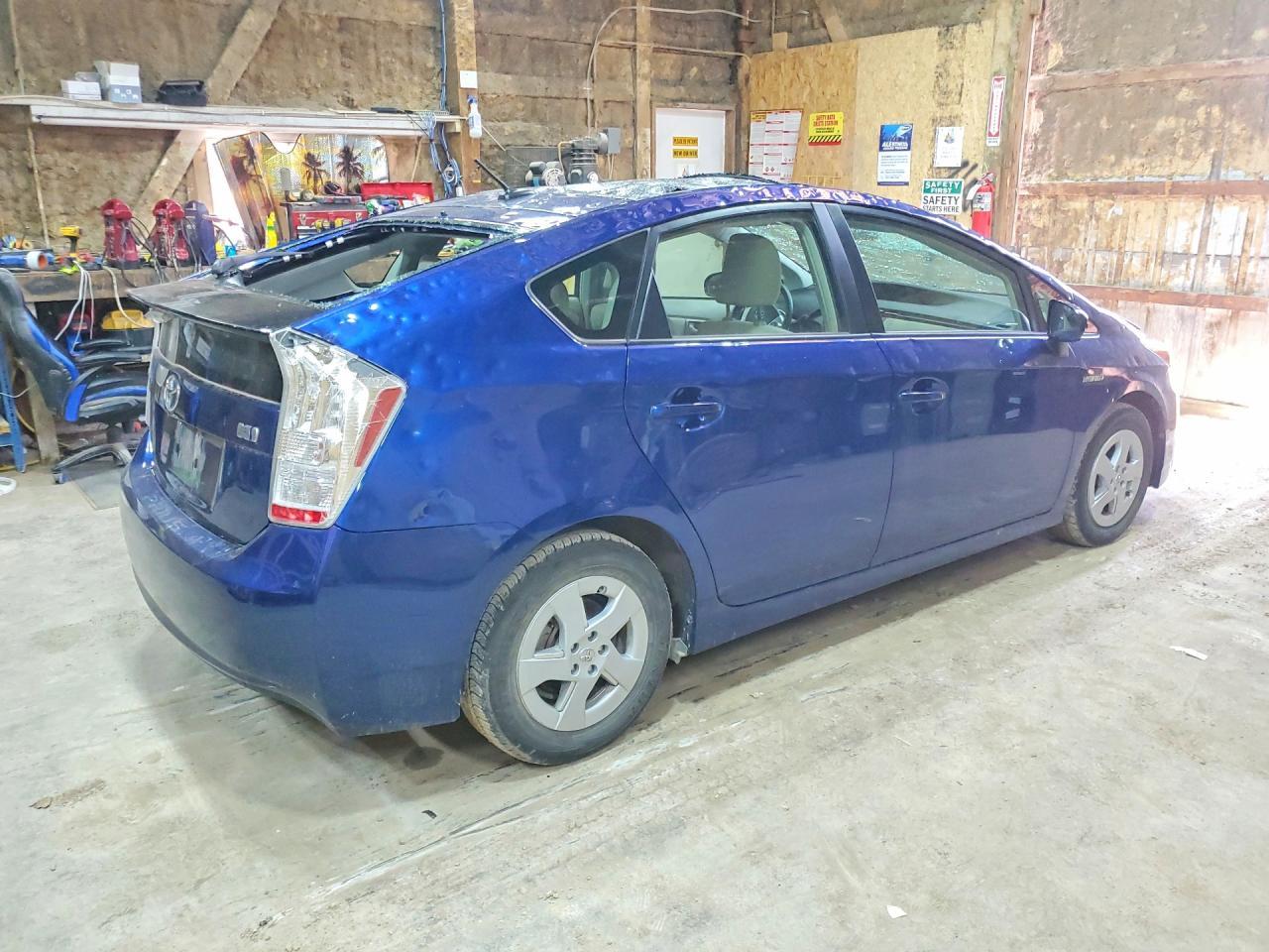 2011 Toyota Prius Three - Image 3