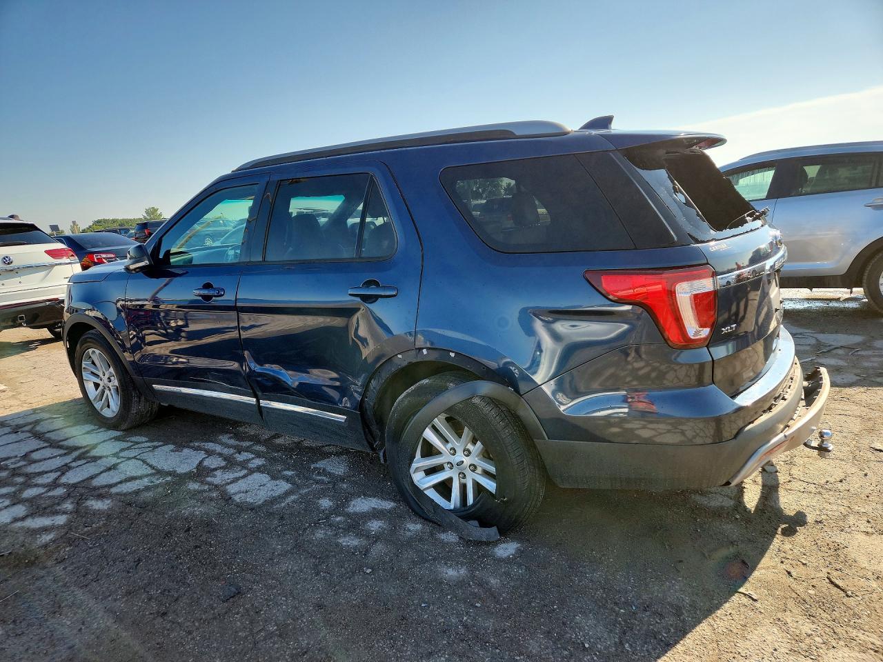 2017 Ford Explorer Xlt - Фото 2