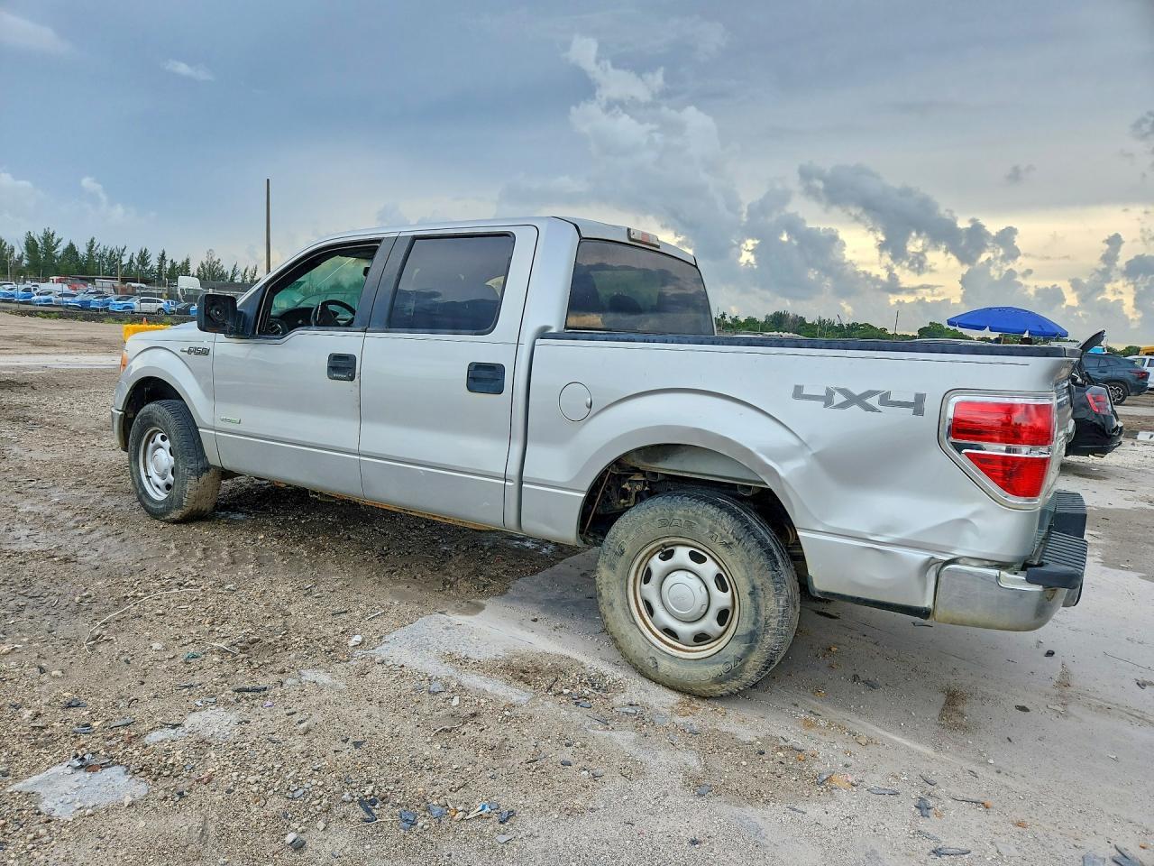 2014 Ford F150 Supercrew - Фото 2