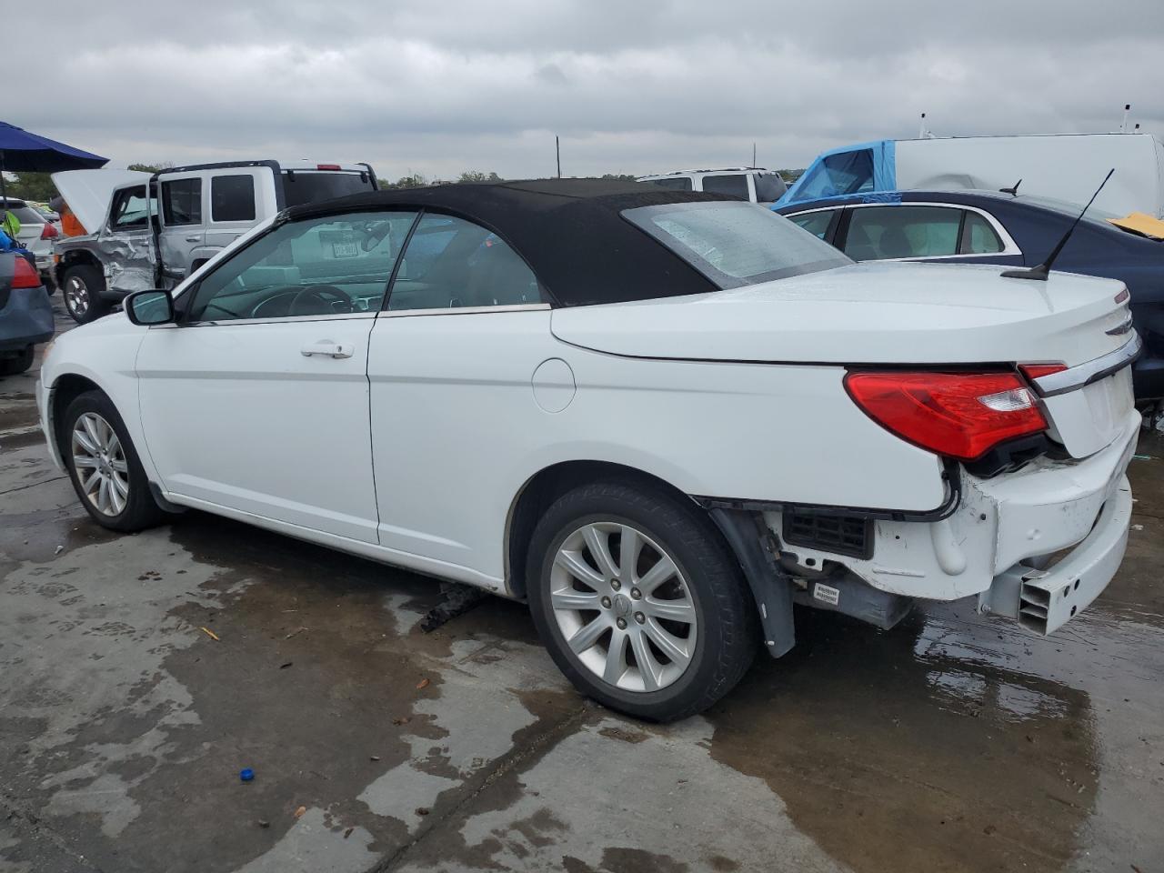 2012 Chrysler 200 Touring - Фото 2