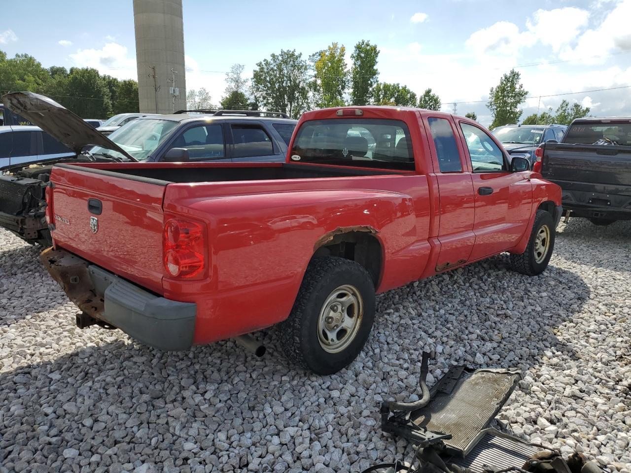 2005 Dodge Dakota St - Image 3