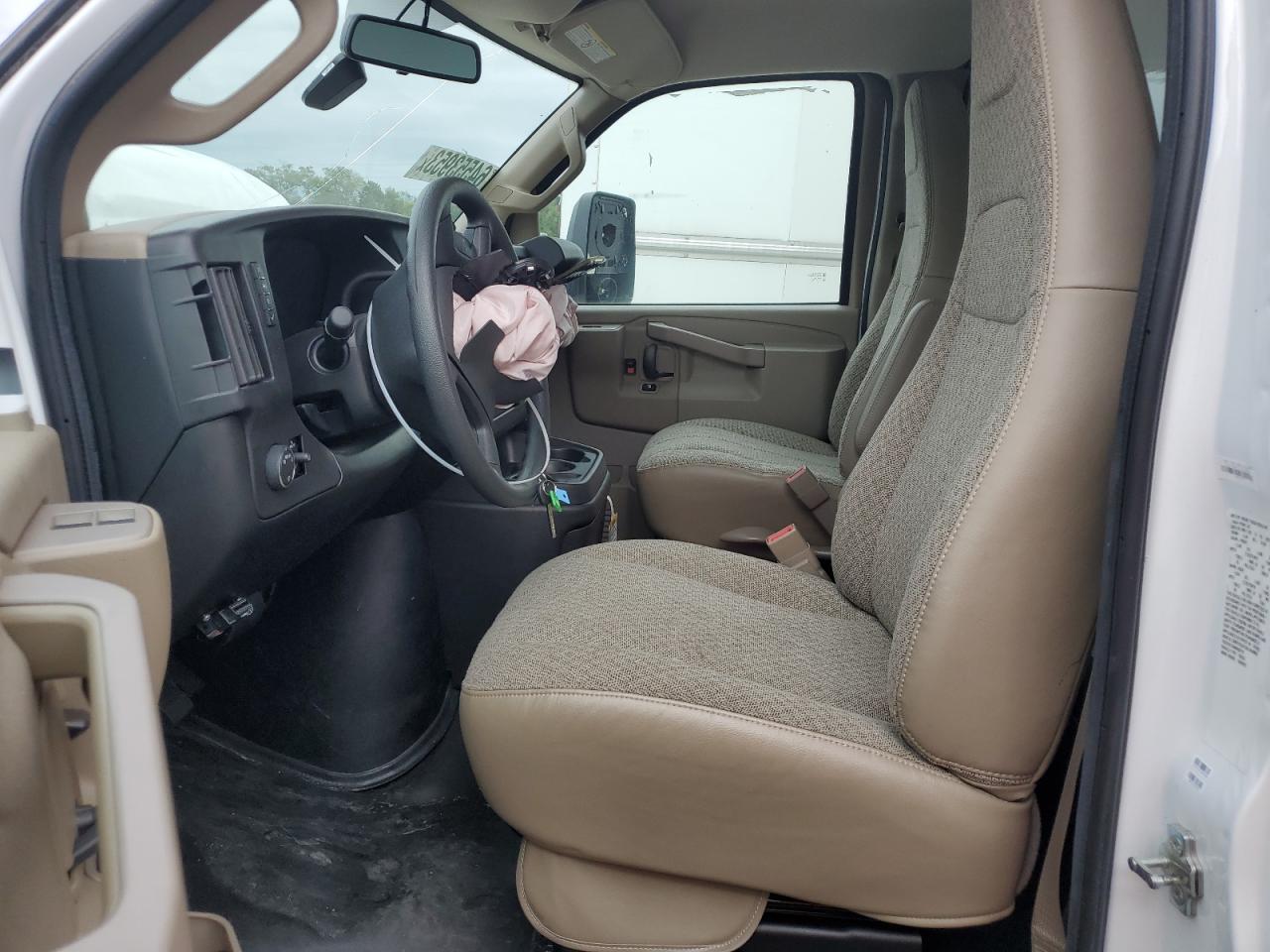 2022 GMC Savana Commercial Cu - Image 7