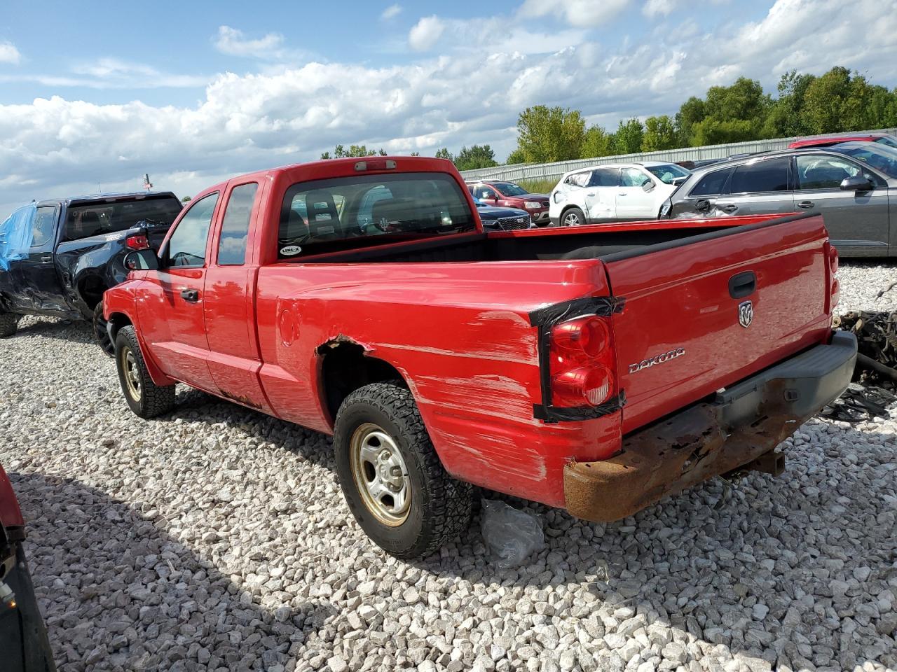2005 Dodge Dakota St - Image 2