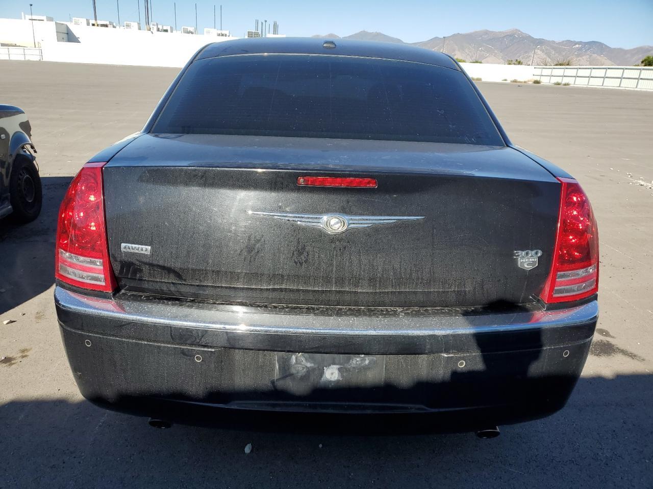 2010 Chrysler 300C - Фото 6