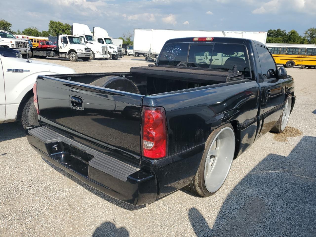 2004 Chevrolet Silverado C1500 - Фото 3