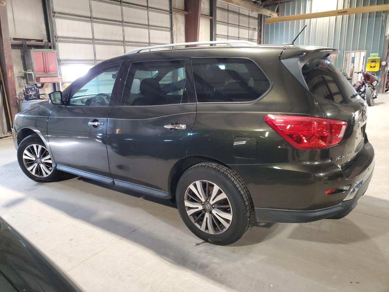 2017 Nissan Pathfinder S - Фото 2