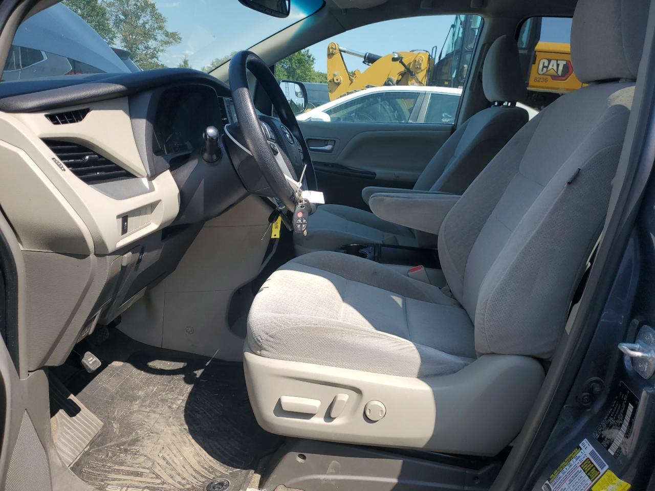 2016 Toyota Sienna Le - Image 7