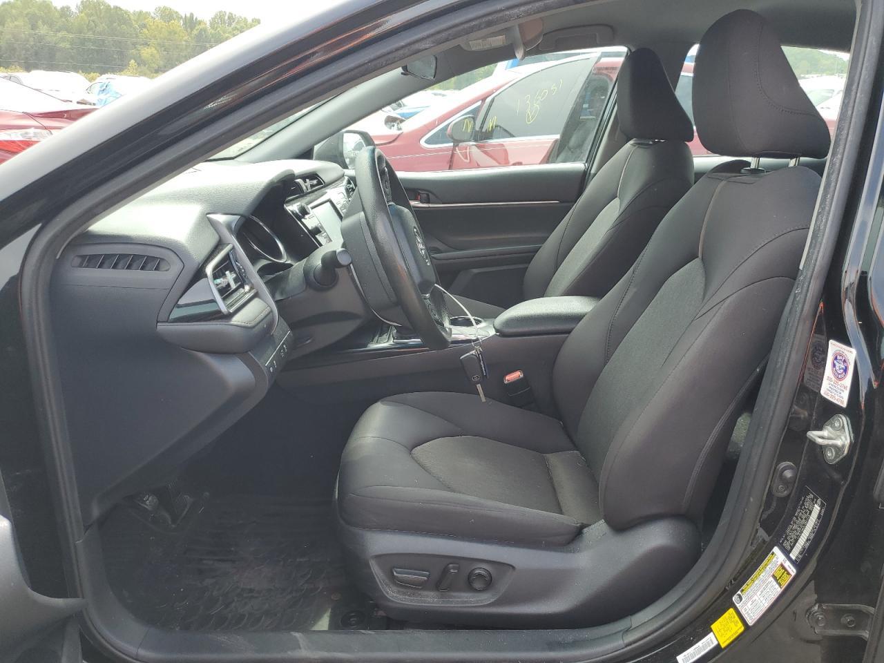 2020 Toyota Camry Le - Фото 7
