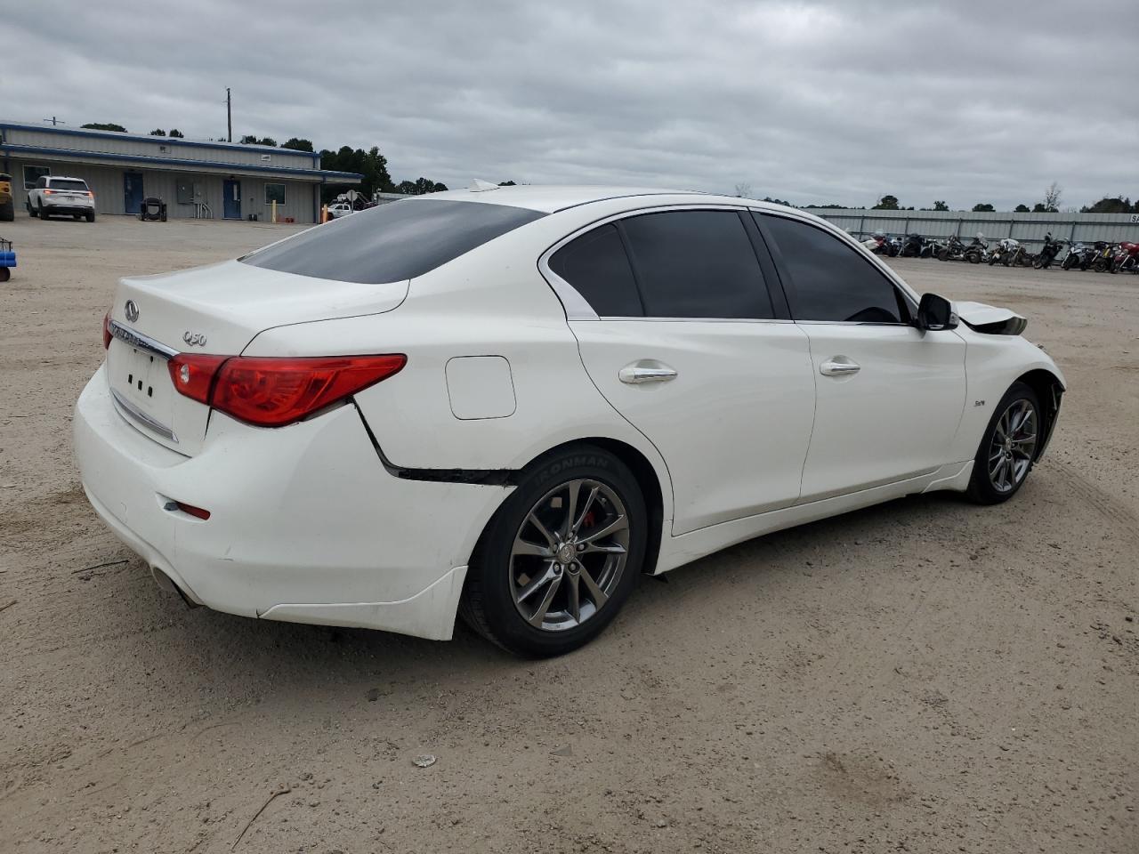 2017 Infiniti Q50 Premium - Image 3