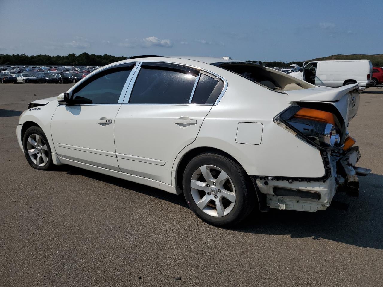 2008 Nissan Altima 3.5Se - Image 2