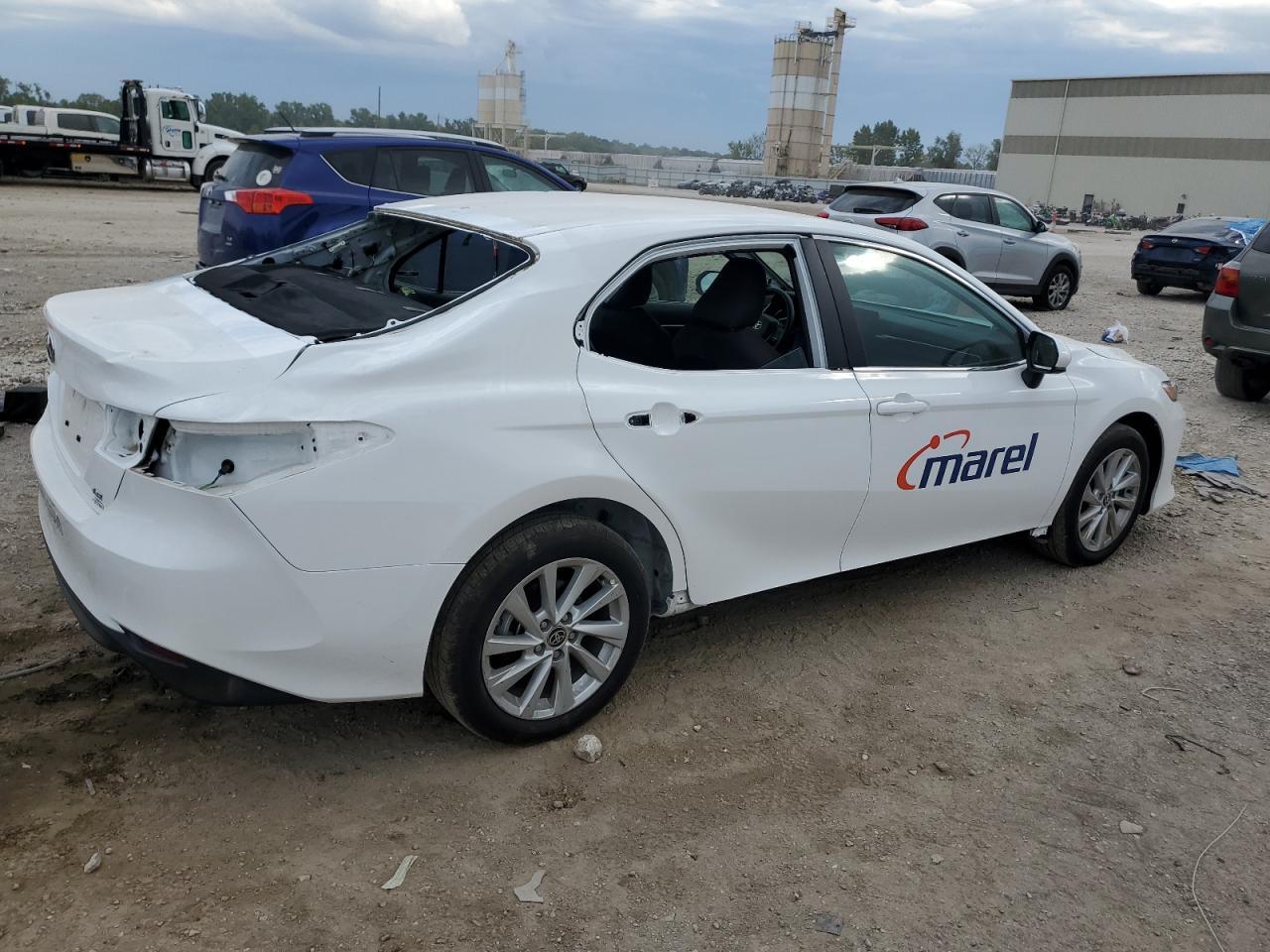 2023 Toyota Camry Le - Фото 3