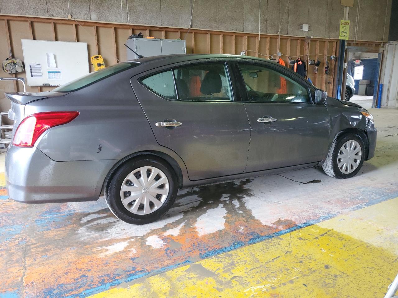 2019 Nissan Versa S - Фото 3