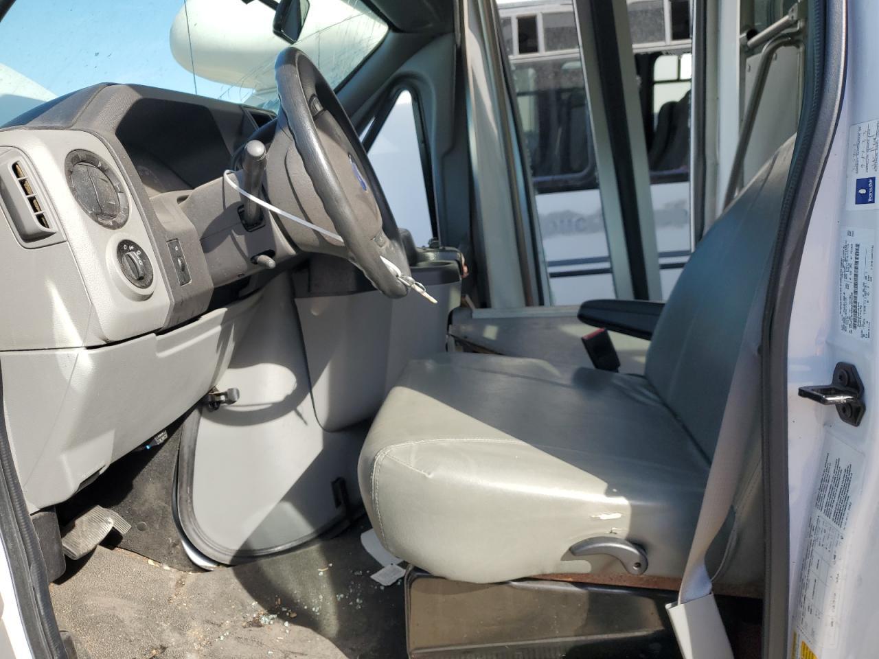 2019 Ford Econoline E350 Super Duty Cutaway Van - Фото 7