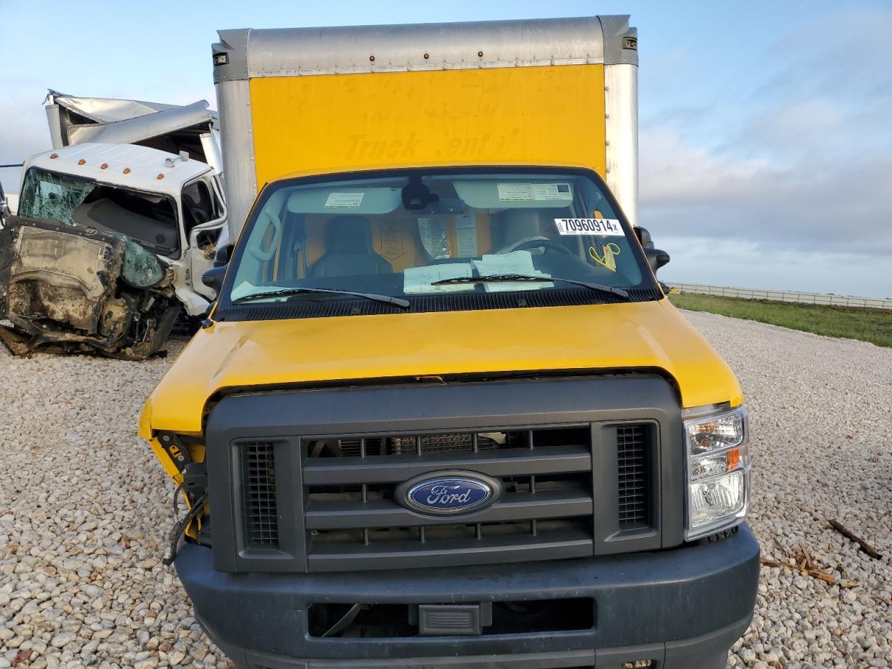 2021 Ford Econoline E350 Super Duty Cutaway Van - Image 5