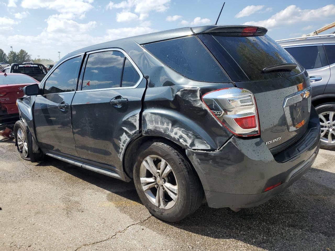 2017 Chevrolet Equinox Ls - Фото 2