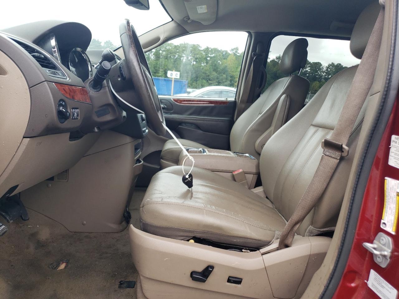2016 Chrysler Town & Country Touring - Image 7