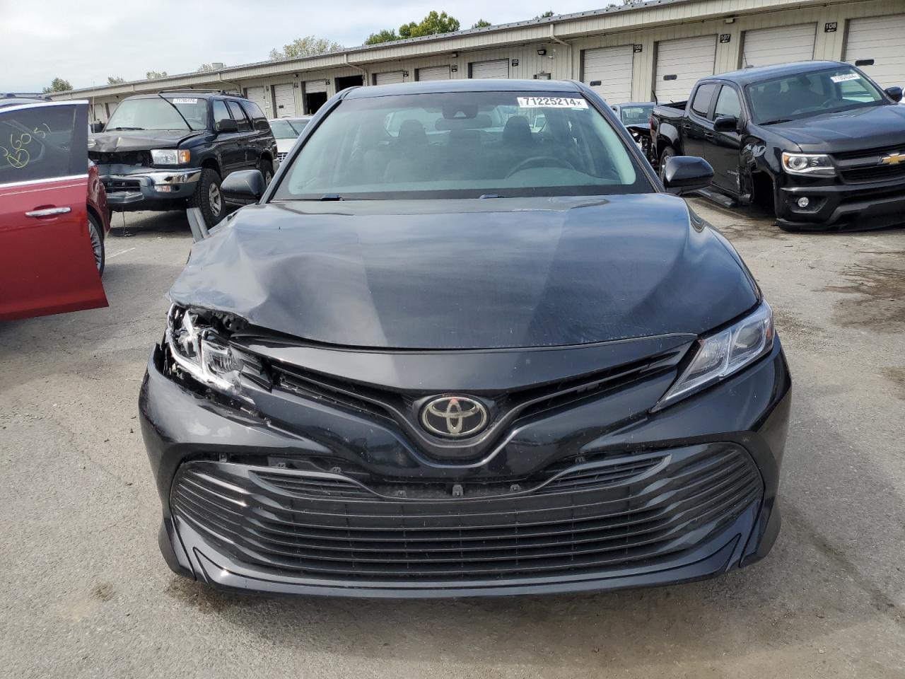 2020 Toyota Camry Le - Фото 5