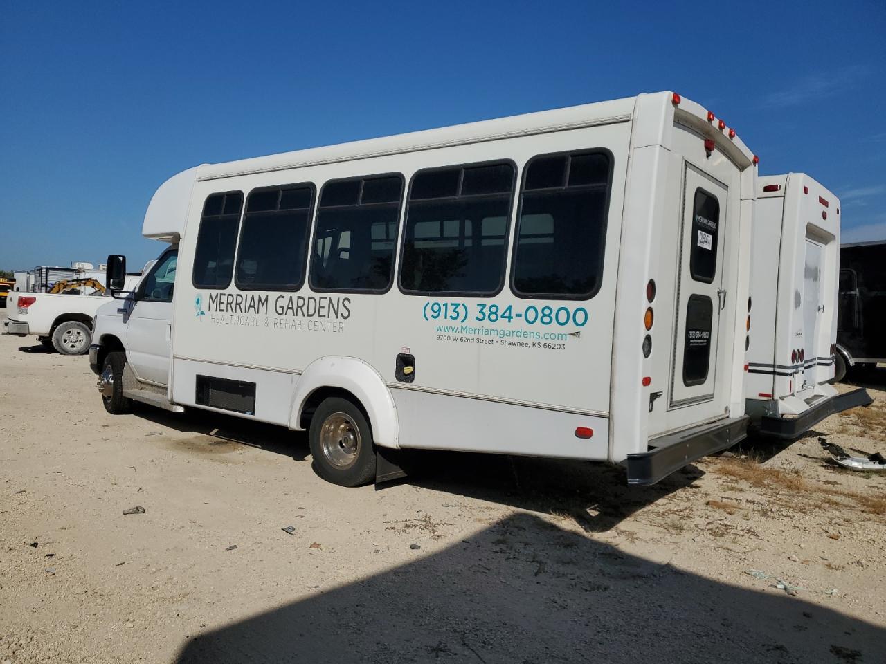 2019 Ford Econoline E350 Super Duty Cutaway Van - Фото 2