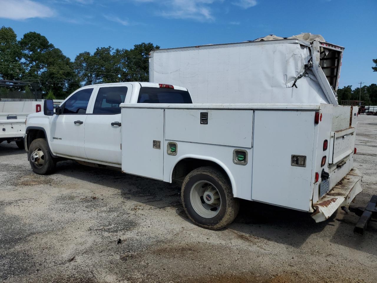 2015 GMC Sierra K3500 - Image 2