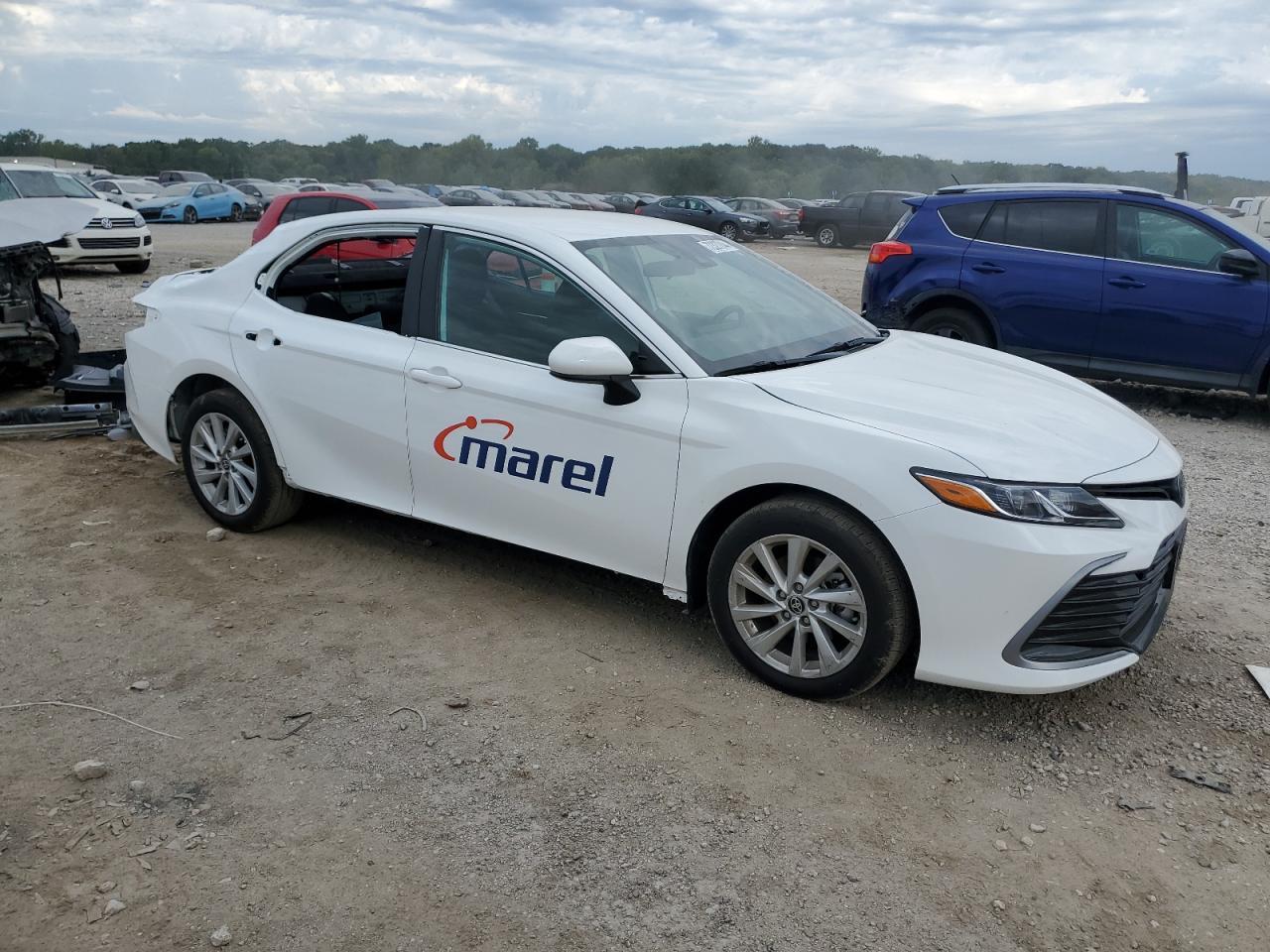 2023 Toyota Camry Le - Фото 4