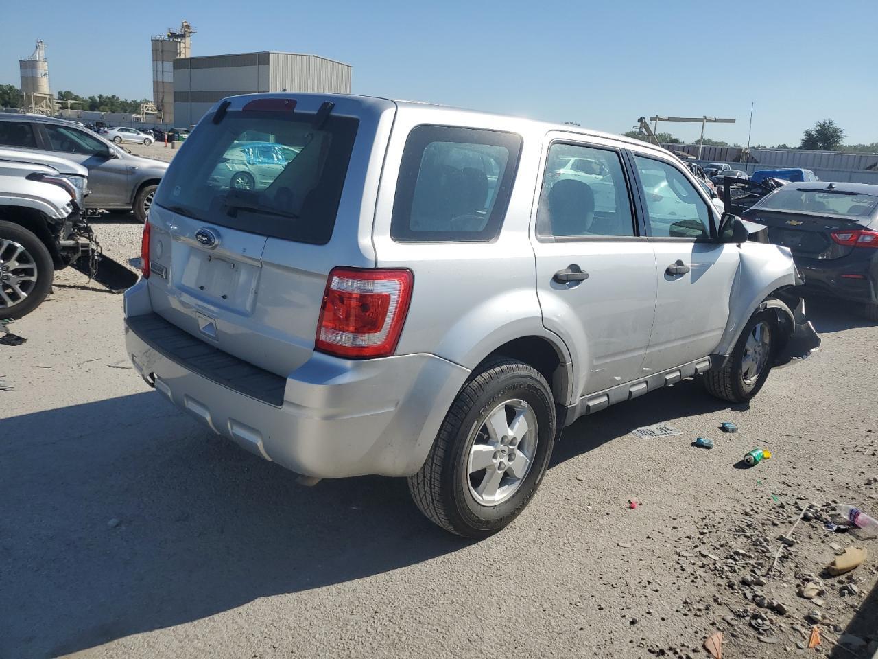 2011 Ford Escape Xls - Фото 3