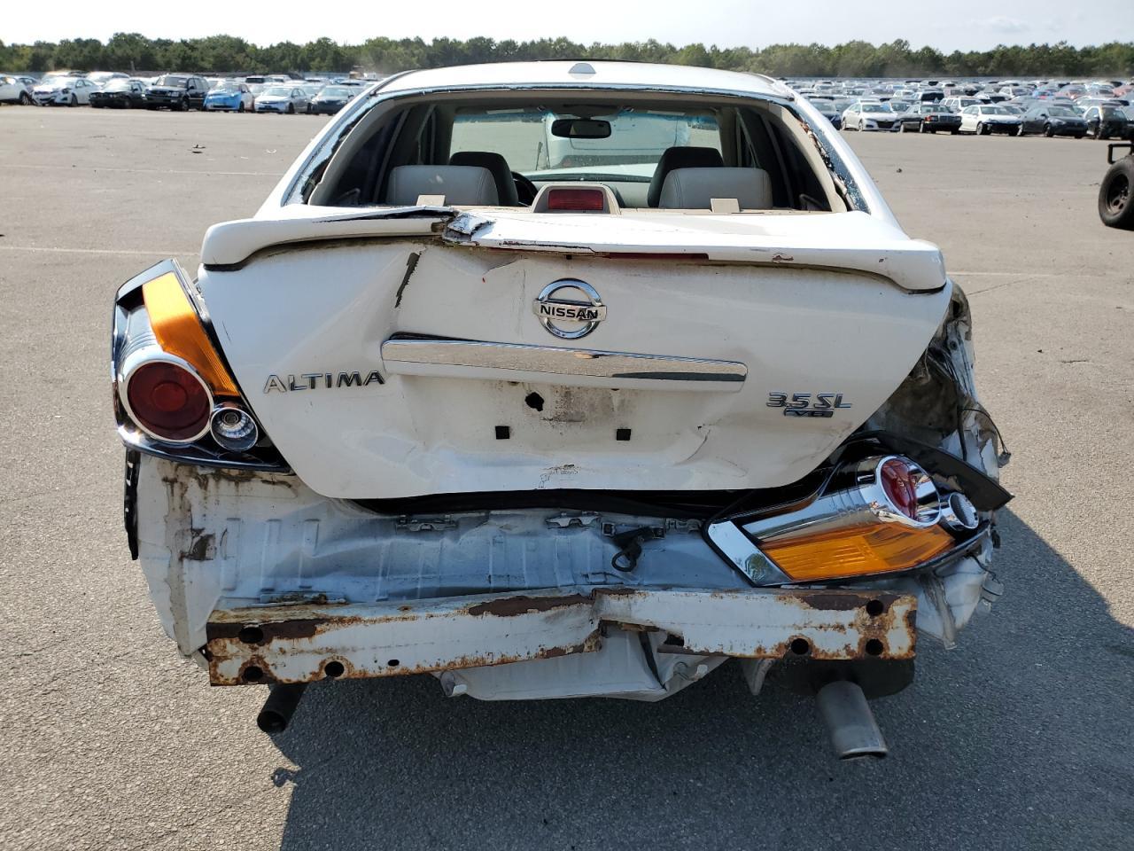 2008 Nissan Altima 3.5Se - Image 6