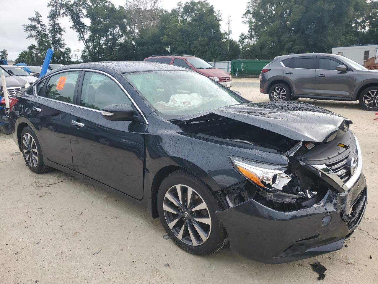 2017 Nissan Altima 2.5 - Image 4