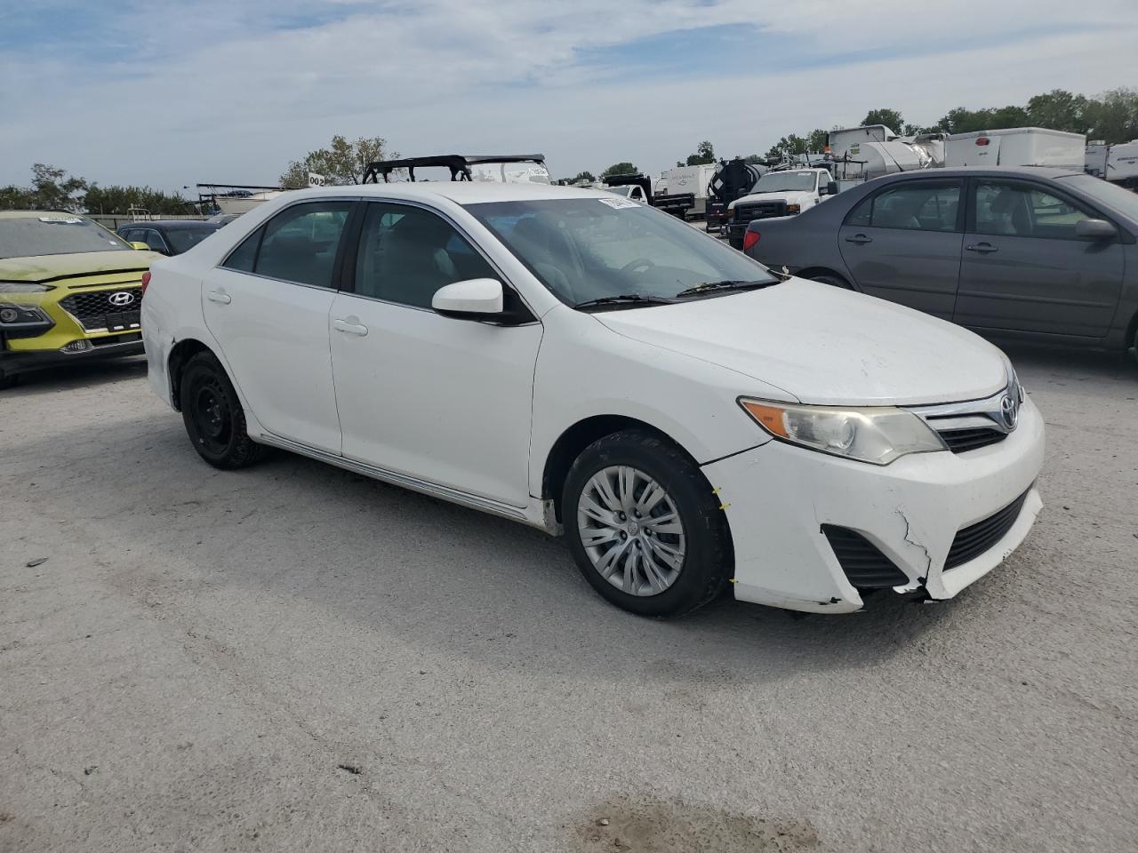2014 Toyota Camry L - Image 4