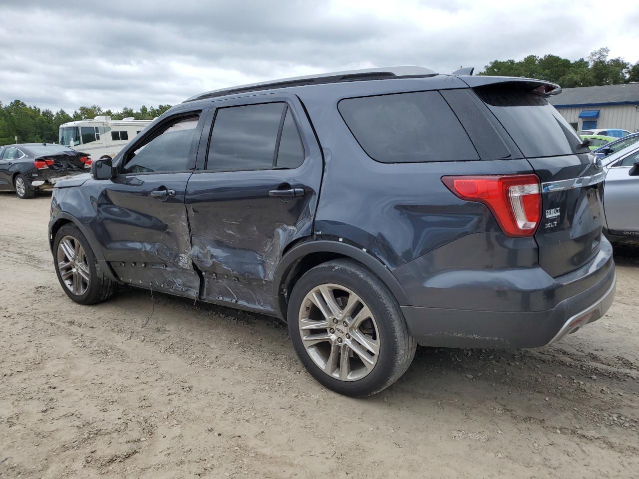 2017 Ford Explorer Xlt - Image 2