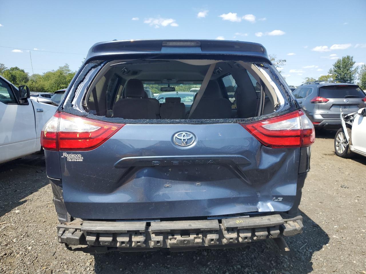 2016 Toyota Sienna Le - Image 6