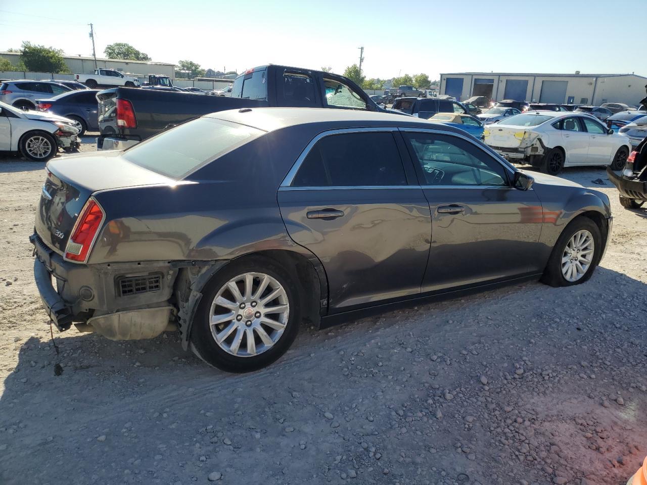 2014 Chrysler 300 - Фото 3