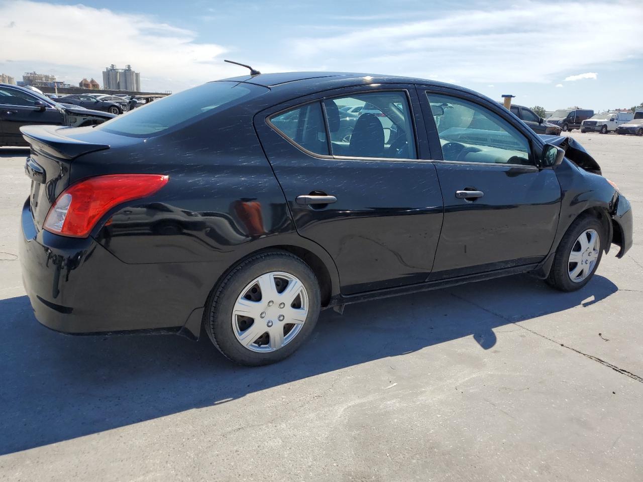 2018 Nissan Versa S - Фото 3