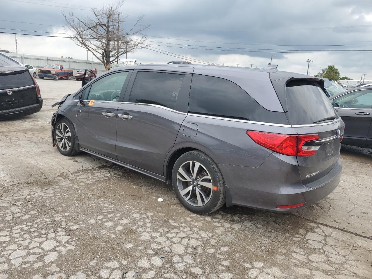 2021 Honda Odyssey Touring - Image 2