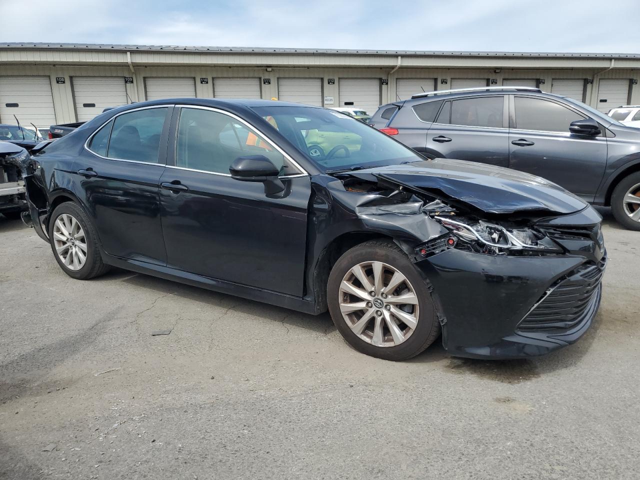 2020 Toyota Camry Le - Фото 4