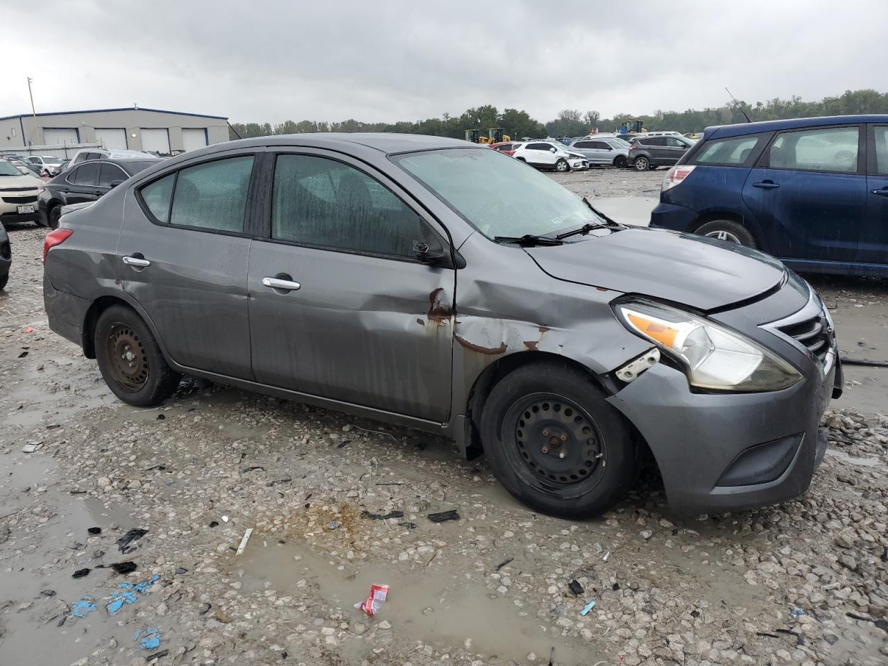2016 Nissan Versa S - Фото 4